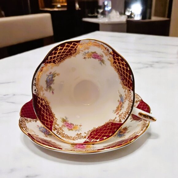 Royal Albert Empress Series Catherine Teacup and Saucer Set LIKE NEW - Picture 1 of 5